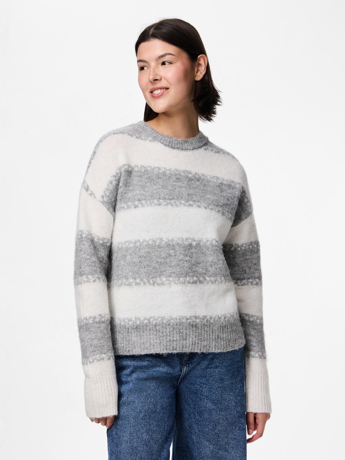 model_shot-front